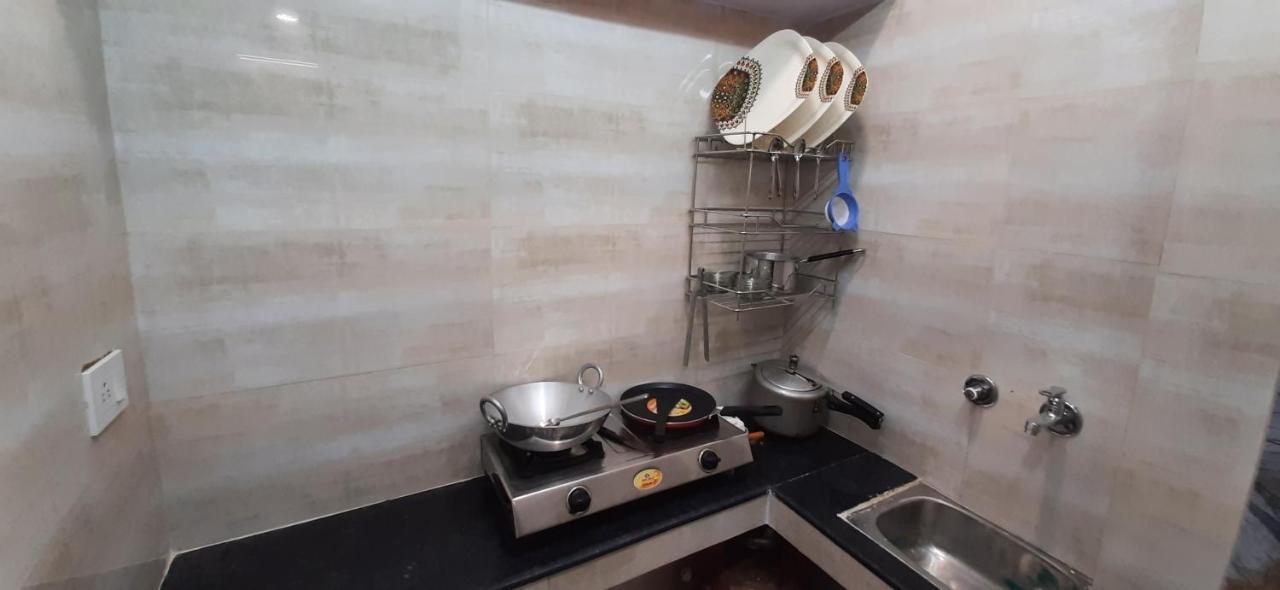 Aggarwal Luxury Room With Private Kitchen Washroom And Balcony Along With Fridge, Ac, Android Tv, Wifi In Main Lajpat Nagar 뉴델리 외부 사진