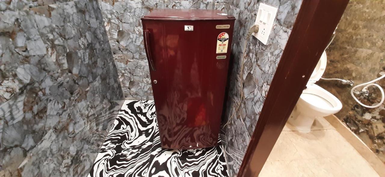 Aggarwal Luxury Room With Private Kitchen Washroom And Balcony Along With Fridge, Ac, Android Tv, Wifi In Main Lajpat Nagar 뉴델리 외부 사진